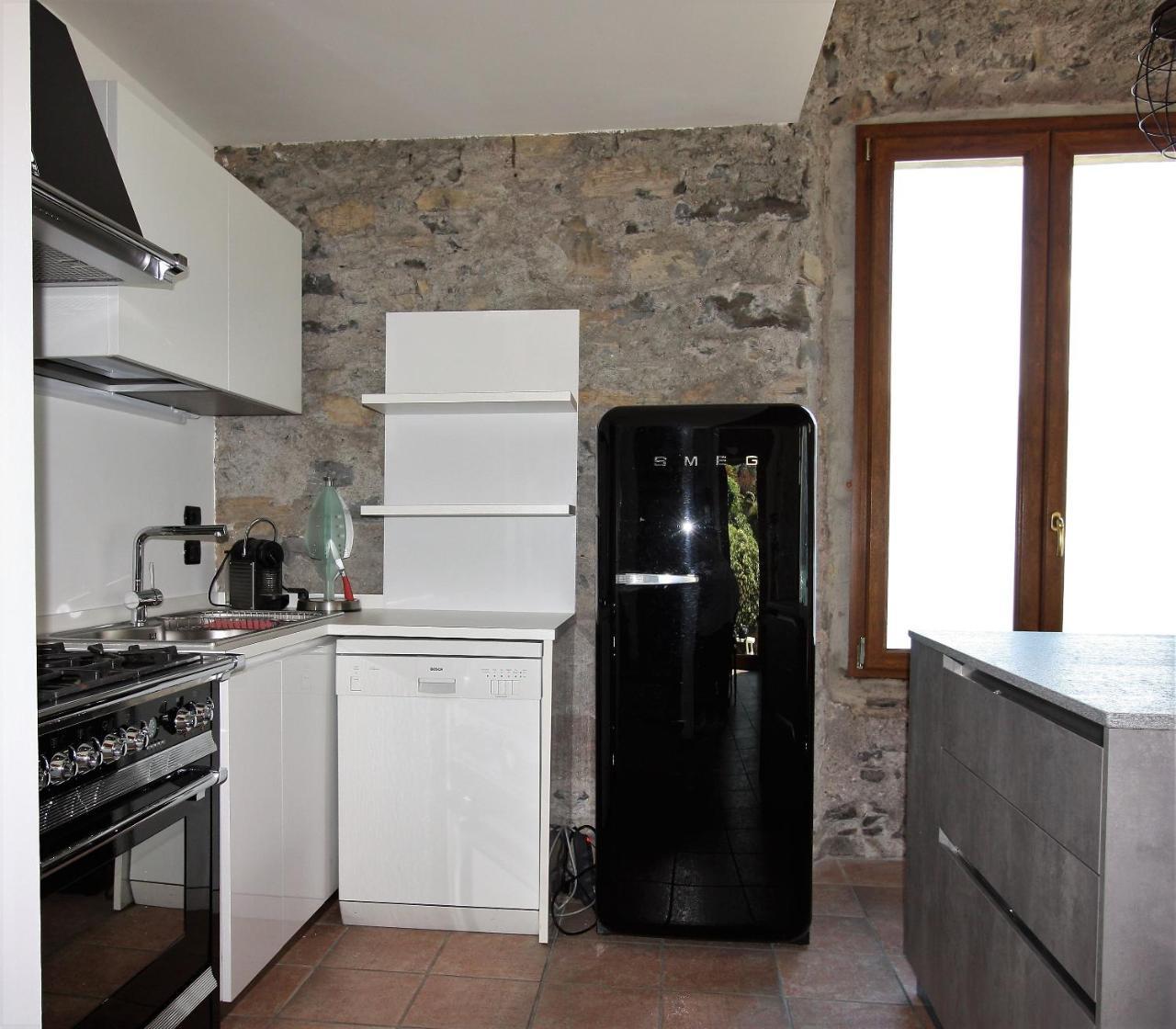 House On The Lake Shore Of Laglio Extérieur photo
