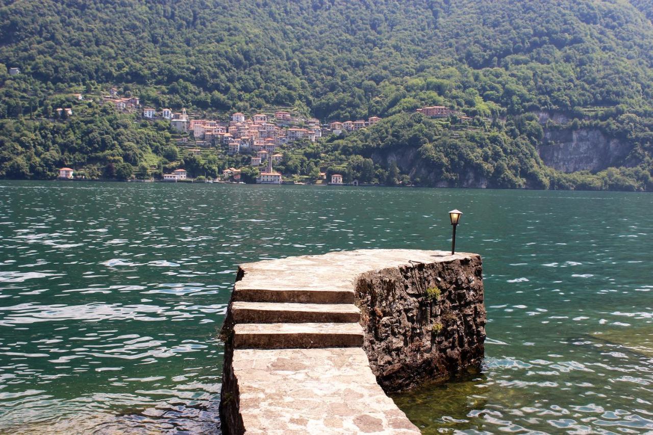 House On The Lake Shore Of Laglio Extérieur photo